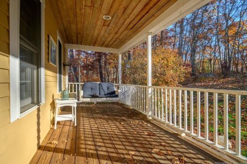 11 Stone Bridge Trl, Sandy Hook CT  06482-1522 exterior