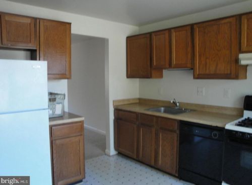 8029 Edinburgh Dr, Springfield VA  22153-2959 exterior