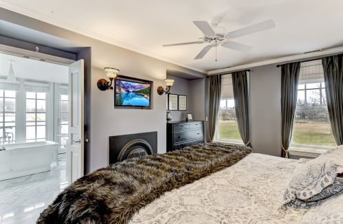 137 Oxford Ave, Willowbrook IL  60514-1151 exterior