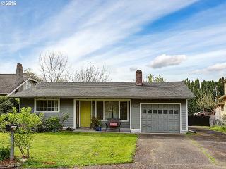 4532 Jarrett St, Portland, OR 97218-1440