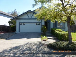 1020 Peppertree Dr, Fairfield CA  94533-8108 exterior