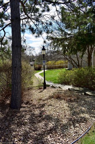 1372 Carling Dr, Saint Paul MN  55108-4203 exterior
