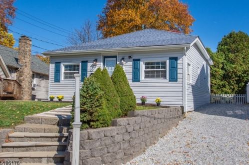 162 Sand Shore Rd, Mount Olive, NJ 07828-1511