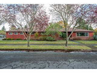 4825 Roselawn St, Portland, OR 97218-1967