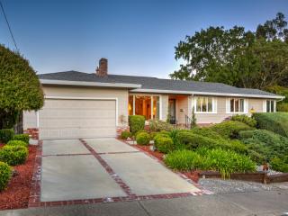 16 Thornton Ct, Novato, CA 94945-1726