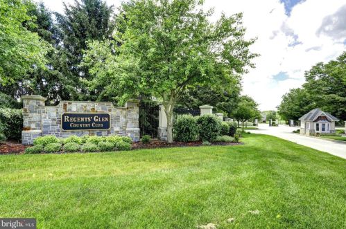 1010 Crest Way, York PA  17403-9122 exterior
