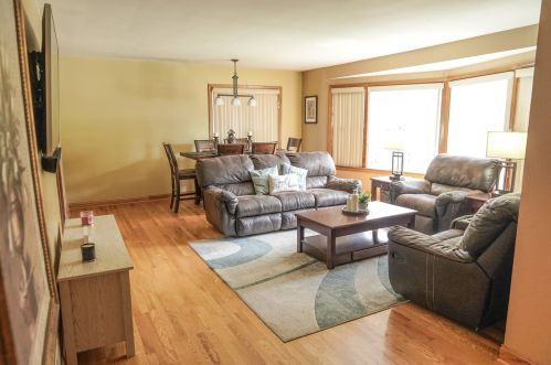 4531 Idlewild Ln, Hillside, IL 60162-1755