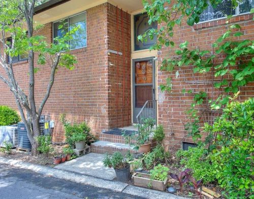 2570 Bradford Sq, Atlanta GA  30345-1366 exterior