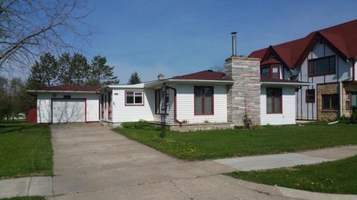 305 2nd Ave, Bertha, MN 56437-2003