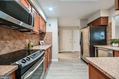 5074 Queens Wood Dr, Springfield VA  22015-1530 exterior