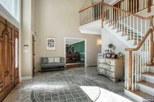 5 Sunflower Dr, Upper Saddle River, NJ 07458-2041