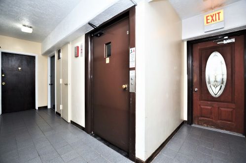6121 Damen Ave, Chicago, IL 60636-2132