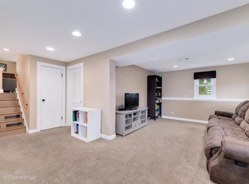 452 Cochise Ct, Carol Stream IL  60188-1515 exterior