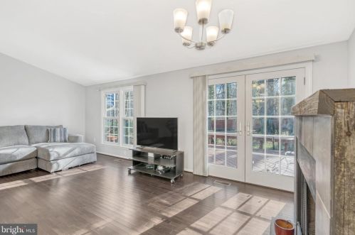 9919 Coffer Woods Rd, Springfield VA  22015-2903 exterior