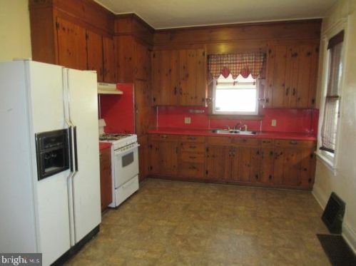 320 Middle St, Hanover PA 17331-3746 exterior