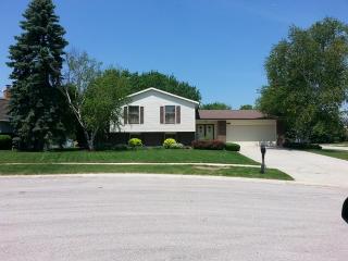 1484 Coloma Pl, Wheaton, IL 60189-7714