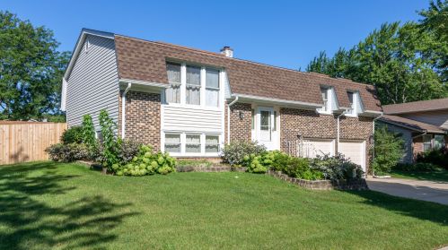 702 Arizona Pass, Elk Grove Vlg, IL 60007-2804