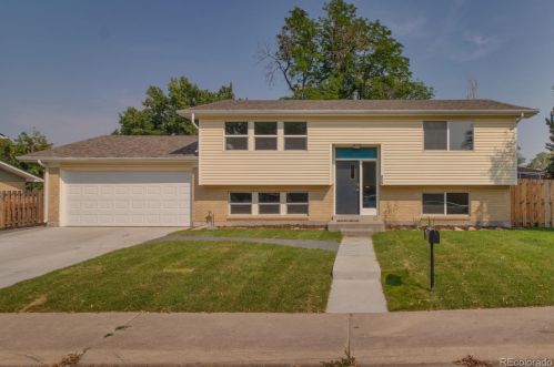 4864 Scranton Ct, Denver, CO 80239-4447