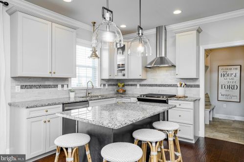 455 Greenhedge Dr, Lancaster PA  17603-7907 exterior