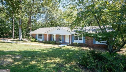 69 Oakridge Dr, Forsyth, GA 31029-9590
