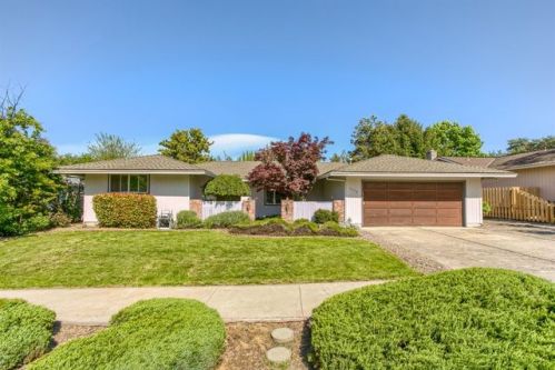 1372 Ramada Ave, Medford OR  97504-5581 exterior