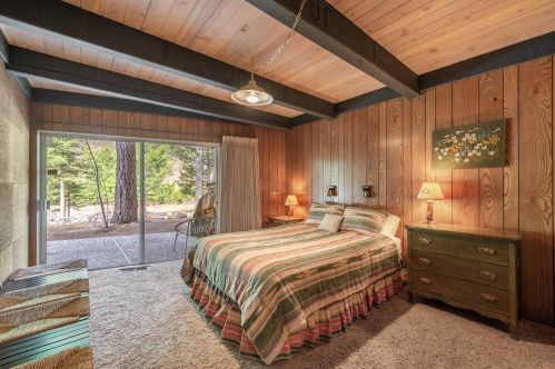 6860 Riv Rd, Truckee CA  exterior