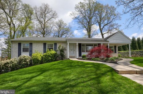 1863 Radnor Rd, York, PA 17402-4811
