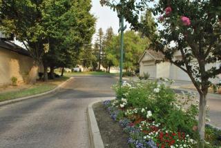 9102 Woodlawn Dr, Fresno, CA 93720-0809