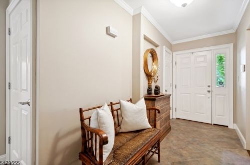 2 Edgewood Rd, Edison, NJ 08820-3621