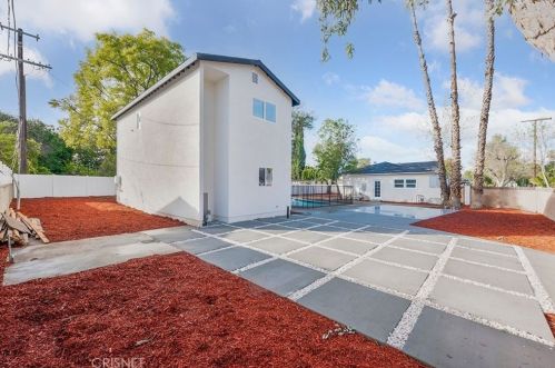 7960 Amestoy Ave, Van Nuys CA  91406-1603 exterior