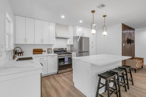 8408 Cayuga Dr, Austin TX 78749-3972 exterior