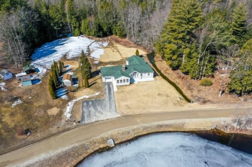 16 Dream Lake Dr, Amherst, NH 03031-1806