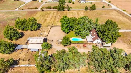 20471 Portero Dr, Redding, CA 96003-7433