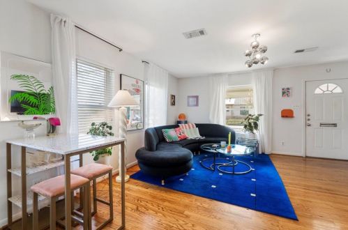 5806 Chesterfield Ave, Austin TX  78752-4516 exterior