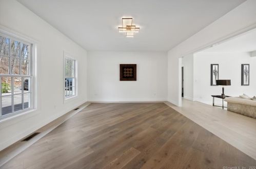 9 Highwood Ln, Wilton CT  06897-4708 exterior