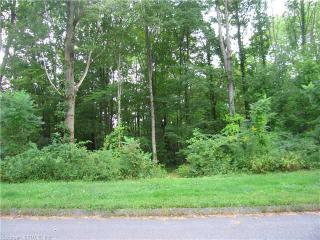 35 Oaklawn Dr, Winsted, CT 06063-3309