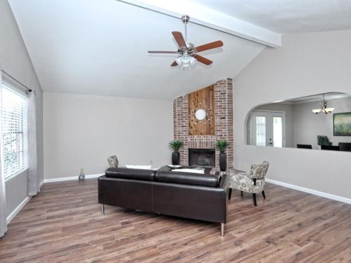 8300 Dixon Dr, Austin TX  78745-7563 exterior