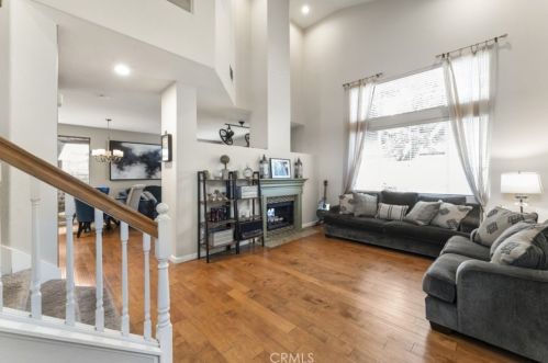 6724 Cowboy St, Simi Valley, CA 93063-5814