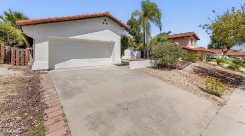 335 Whispering Brook Dr, Vista CA 92083-1956 exterior