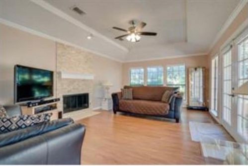 2741 Belmeade Dr, Carrollton TX  75006-2182 exterior