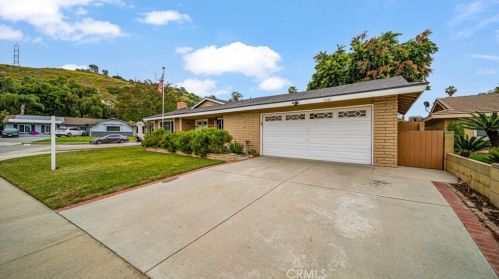 1242 Glencroft Rd, Glendora, CA 91740-5160