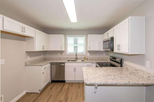 1864 Center Ave, Atlanta GA  30344-4656 exterior