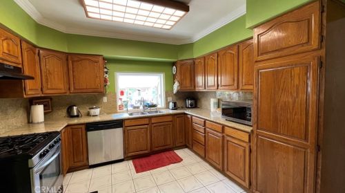 548 Oak St, Glendale CA 91204-1136 exterior