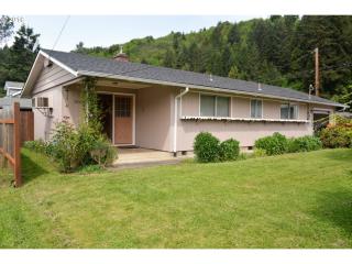 76572 Fir St, Oakridge, OR 97463-9726