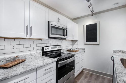 178 Barone Pl, Atlanta GA  30327-1073 exterior