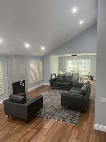 10 Vispera, Irvine CA  92620-2127 exterior