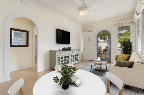 3633 Maunalei Ave, Honolulu HI  96816-2322 exterior