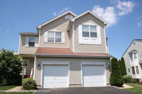 189 Cheyenne St, Tinton Falls, NJ 07712-7754