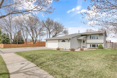 5973 126th St, Saint Paul, MN 55124-8232