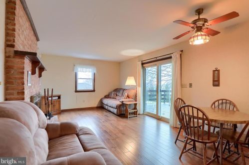 154 Amsterdam Rd, Lancaster PA  17603-9719 exterior